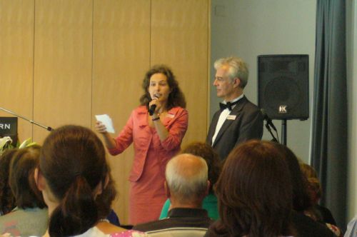 Moderatoren der Veranstaltung Rita Jakob und Marc Belbeoch